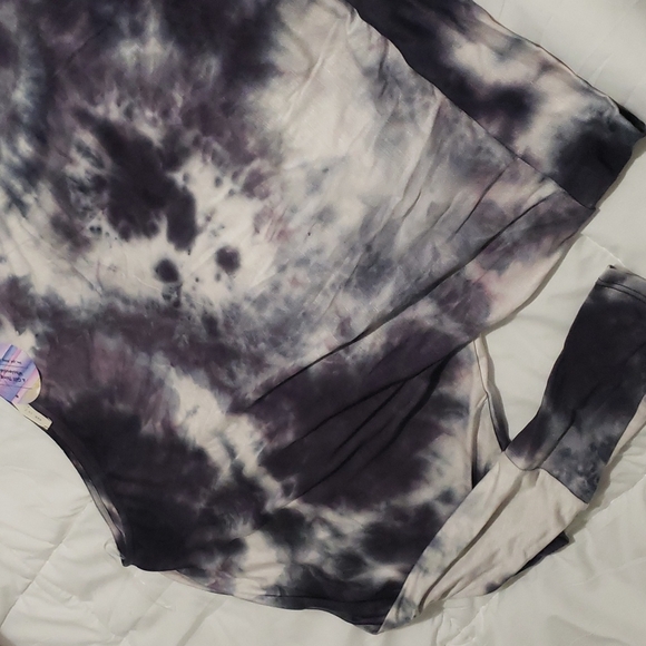 1 S left.will fit med see belowNew boutique tie dye top - Picture 14 of 16